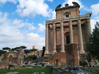 Fototapeta na wymiar Forum de César - Rome - Ruine Romaines