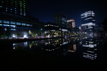 Fototapeta na wymiar Beautiful night view and reflection in the big city, Tokyo, Japan.