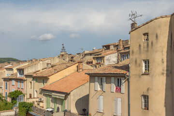 Fototapeta na wymiar Les toits de Nyons, village touristique de Provence