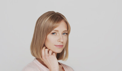 Naklejka premium Studio portrait of young, beautiful and natural blond woman.