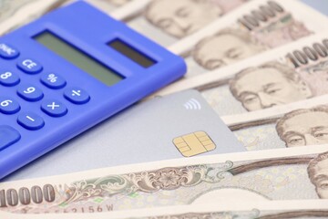 クレジットカードと1万円札