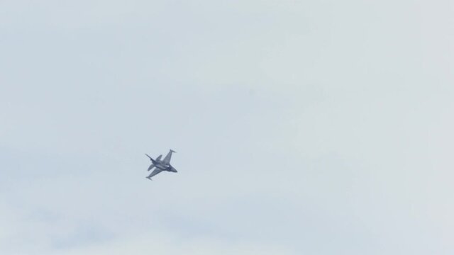 F-16C jest doing maneuvers at air show in Gdynia