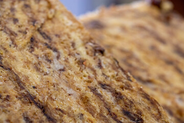 La récolte du miel chez un apiculteur