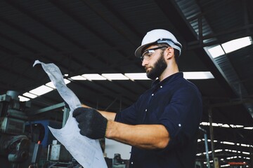 worker with chainsaw
