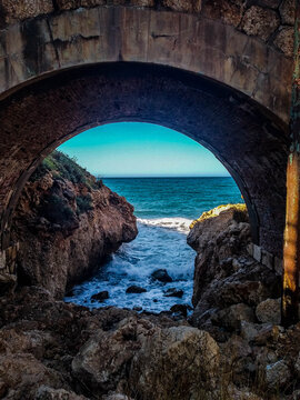 acantilado con mar y nubes de fondos mar turqueza