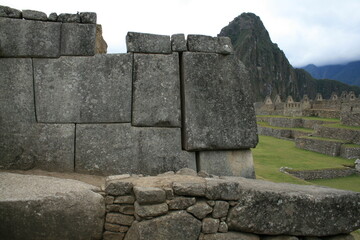 stone walls machu picchu