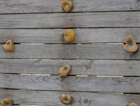 Kletterwand, Boulderwand an Spielplatz