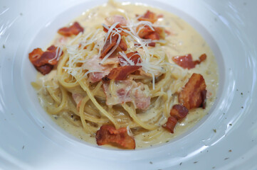 spaghetti or spaghetti carbonara