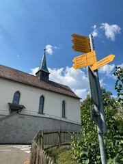 Kirche in Feuertalen bei Schaffhausen im Kanton Zürich in der Schweiz - 374364836
