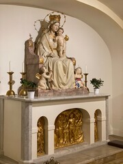 pieta in einer Kirche in München in Deutschland - 374365433