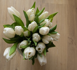 Ramo de tulipanes blancos