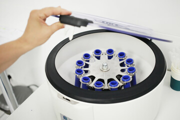 Laboratory medical centrifuge for the separation of blood components