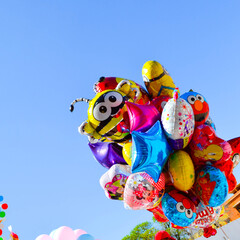 globos coloridos con helio