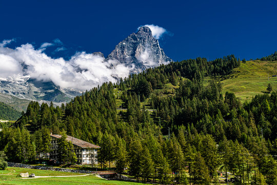 Breuil-Cervinia, il paese della Valle d&rsquo;Aosta ai piedi del Cervino