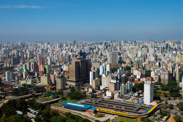 Vista aérea do centro da cidade com a Catedral Metropolitana de São Paulo 