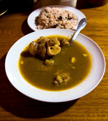 Sopa de pata de vaca, un plato típico de Panamá 
