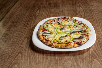 Pizza with onions, musrums and green peppers,