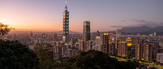 Fototapeta na wymiar Taipei Sonnenuntergang