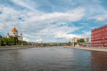 Obraz premium Navigation on the Moscow river. Beautiful views of Moscow. Arch bridge over the Moscow river. Russia