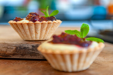 tart with red fruits