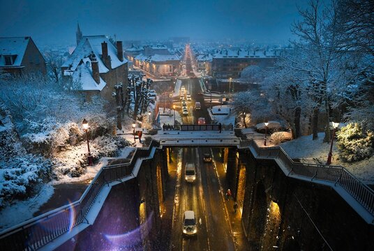 Neige Sur Le Tunnel Du Mans Sarthe