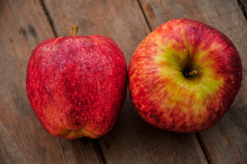 red apples