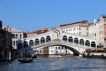 Obraz na płótnie Canvas Venedig: Rialtobrücke am Grande Canale