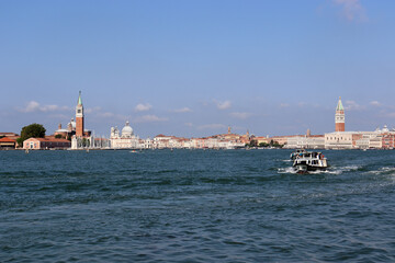 Venedig: Blick über den Canale della Giudecca auf Dorsoduro, Kathedrale Santa Maria della Salute