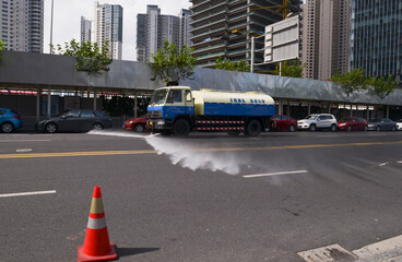 散水車　道路清掃　上海　中国　