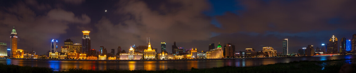 Obraz premium Night scenery of the Bund skyline in Shanghai, China