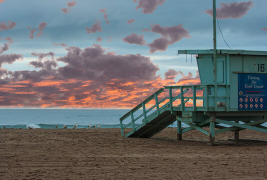 California Lifeguard stand © Micah
