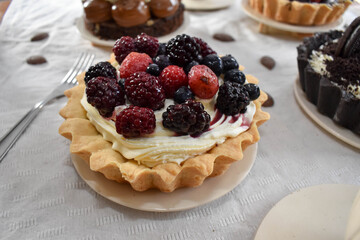 Tarta con frutos rojos