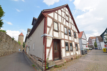 Fachwerkhaus an der mittelalterlichen Stadtmauer von Fritzlar