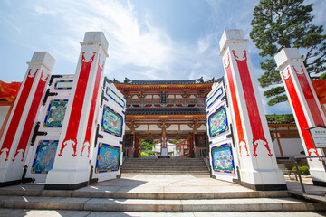 耕三寺 山門 -日本各地の古建築を模して建てられた堂塔が建ち並ぶ-