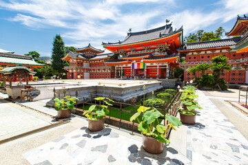 耕三寺 本堂 -日本各地の古建築を模して建てられた堂塔が建ち並ぶ-