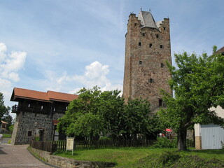 Fototapeta na wymiar Fritzlar Stadtmauerturm bzw. Wehrturm