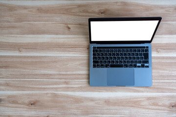 テーブルの上のパソコン