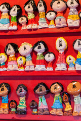 Magnets et figurines artisanales peintes à la main