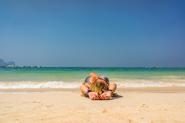 Fototapeta na wymiar Woman at the beach in Thailand