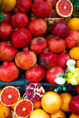 Oranges, grapefruits and pomegranates, a fruit counter.