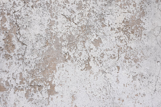 Matière brute de mur en béton avec de la peinture blanche