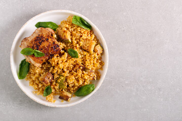 Chicken thigh with bulgur and zucchini