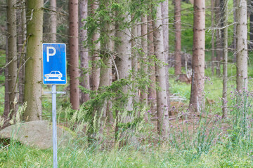 Parkplatz im Wald	