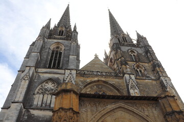 Fototapeta na wymiar la cathédrale de Bayonne, style gothique, vue de l'extérieur, ville de Bayonne, département des Pyrénées Atlantiques, France