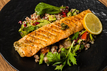 サーモンのグリル(キヌア添え)　Salmon steak of the iron pan