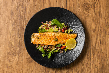 サーモンのグリル(キヌア添え)　Salmon steak of the iron pan