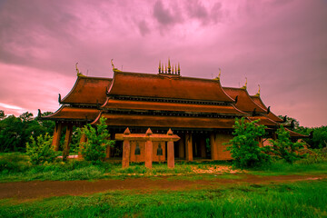 Obraz premium The background of the Wat Pa Kham Charoen is a beautiful old church with a Buddhist statue and a tree-lined temple, with tourists and travelers always making merit in Udon Thani, Thailand.