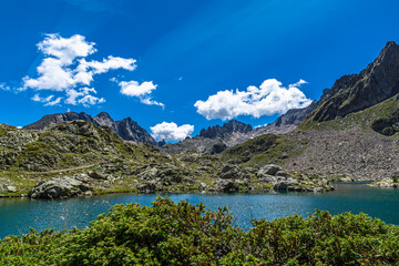 Il lago del Claus, in alta Valle Gesso, incastonato tra i laghi di Valscura ed il Rifugio Questa