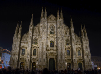 Fototapeta premium Milan's Duomo cathedral facade frontal view at night