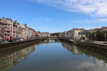 les bords de la rivière la Nive dans la ville de Bayonne, ville de Bayonne, département des Pyrénées Atlantiques, France